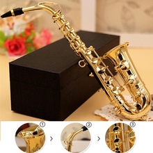 Mini Saxofoon Model Muziekinstrument Koperen Broche Miniatuur Bureau Decor Display Met Doos + Beugel Voor Home Decoratie