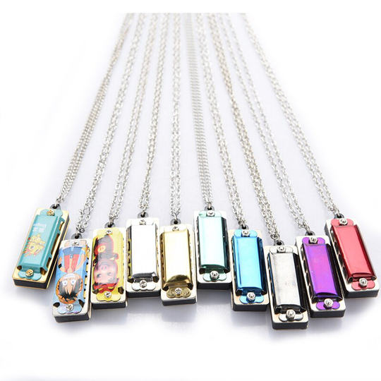 Mini 4 Hole 8 Tone Harmonica Draagbare Instrument Decoratieve Metalen Ketting Keten Speelgoed Kleur Willekeurige Eenvoudige Piano