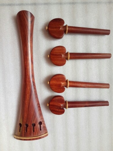 1 set 4/4 grootte rood hout cello onderdelen, cello staartstuk en 4 stuks cello haringen